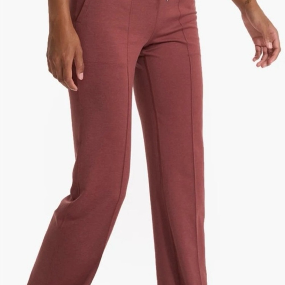 Vuori essential wide leg halo pant in rosewood heather , size M